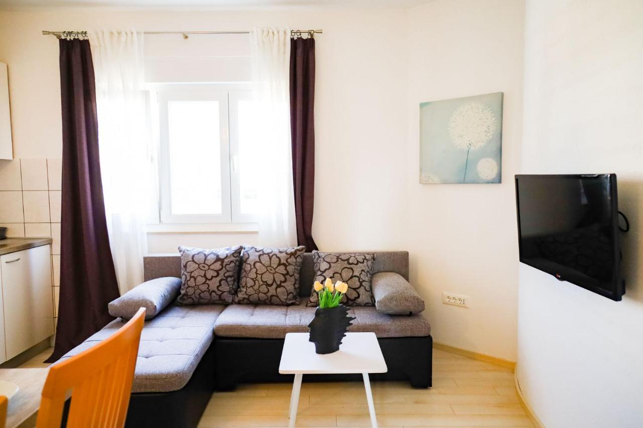 The Florens Residence Near The Beach With The Pool, Bbq And Kids Playground, Zadar Diklo Eksteriør billede