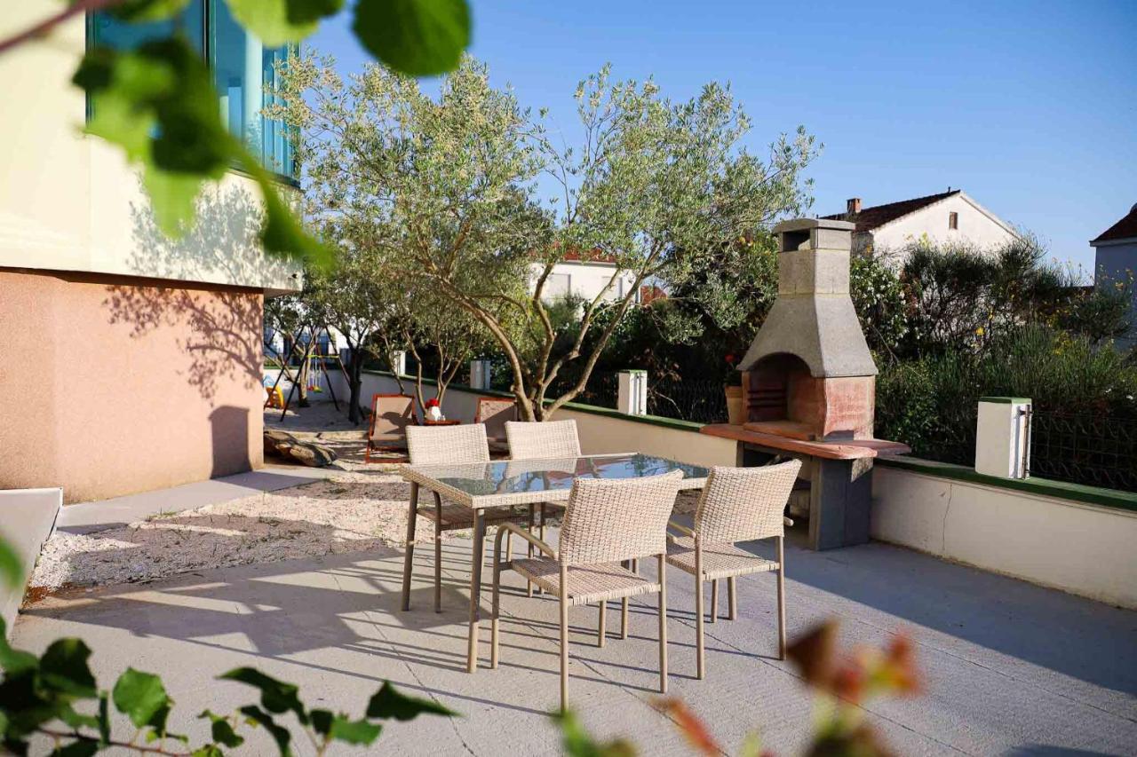 The Florens Residence Near The Beach With The Pool, Bbq And Kids Playground, Zadar Diklo Eksteriør billede