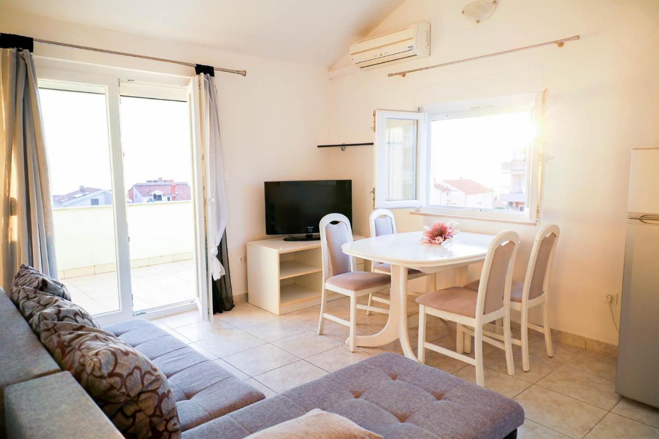 The Florens Residence Near The Beach With The Pool, Bbq And Kids Playground, Zadar Diklo Eksteriør billede