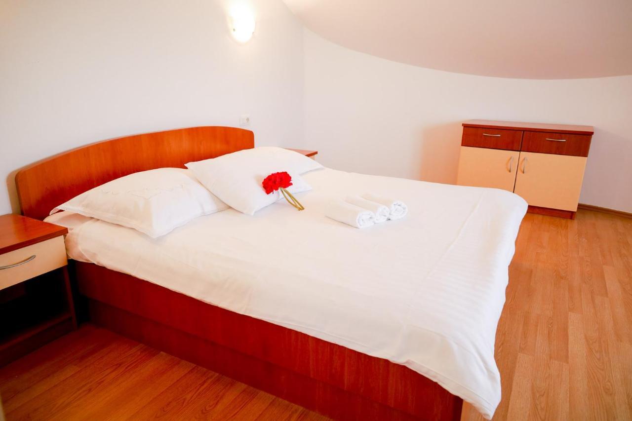 The Florens Residence Near The Beach With The Pool, Bbq And Kids Playground, Zadar Diklo Eksteriør billede