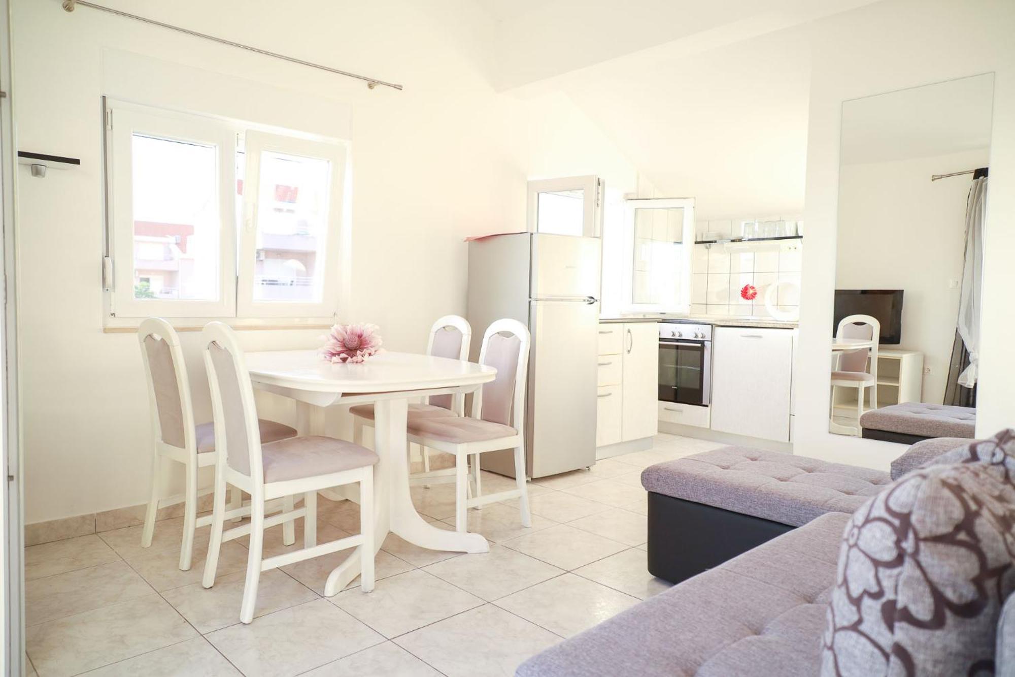 The Florens Residence Near The Beach With The Pool, Bbq And Kids Playground, Zadar Diklo Værelse billede